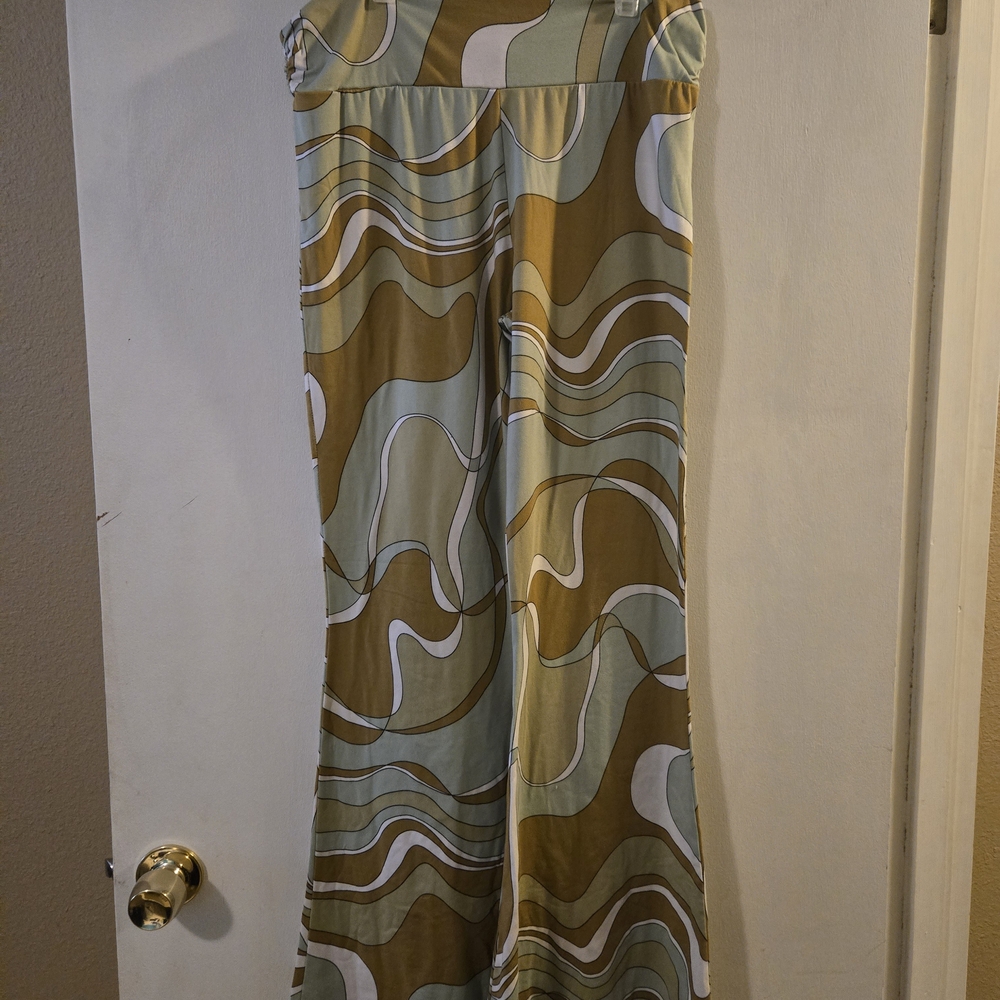 EARTHBOUND Yoga Pants With Fliar Bottoms